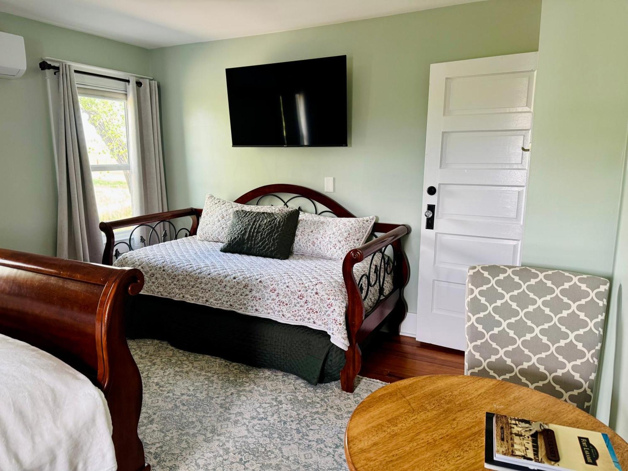 Hudson House Bed And Breakfast Wheatland Εξωτερικό φωτογραφία